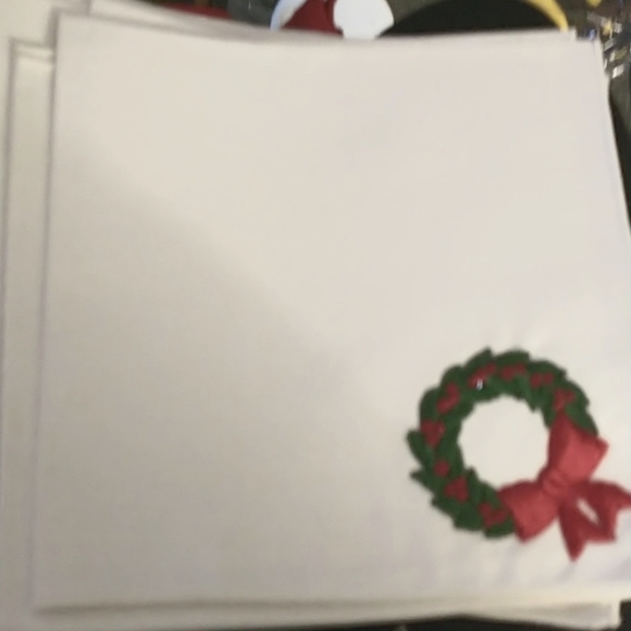 Macy's Holiday Christmas Dinning Embroidery Cloth Napkins Piece 16